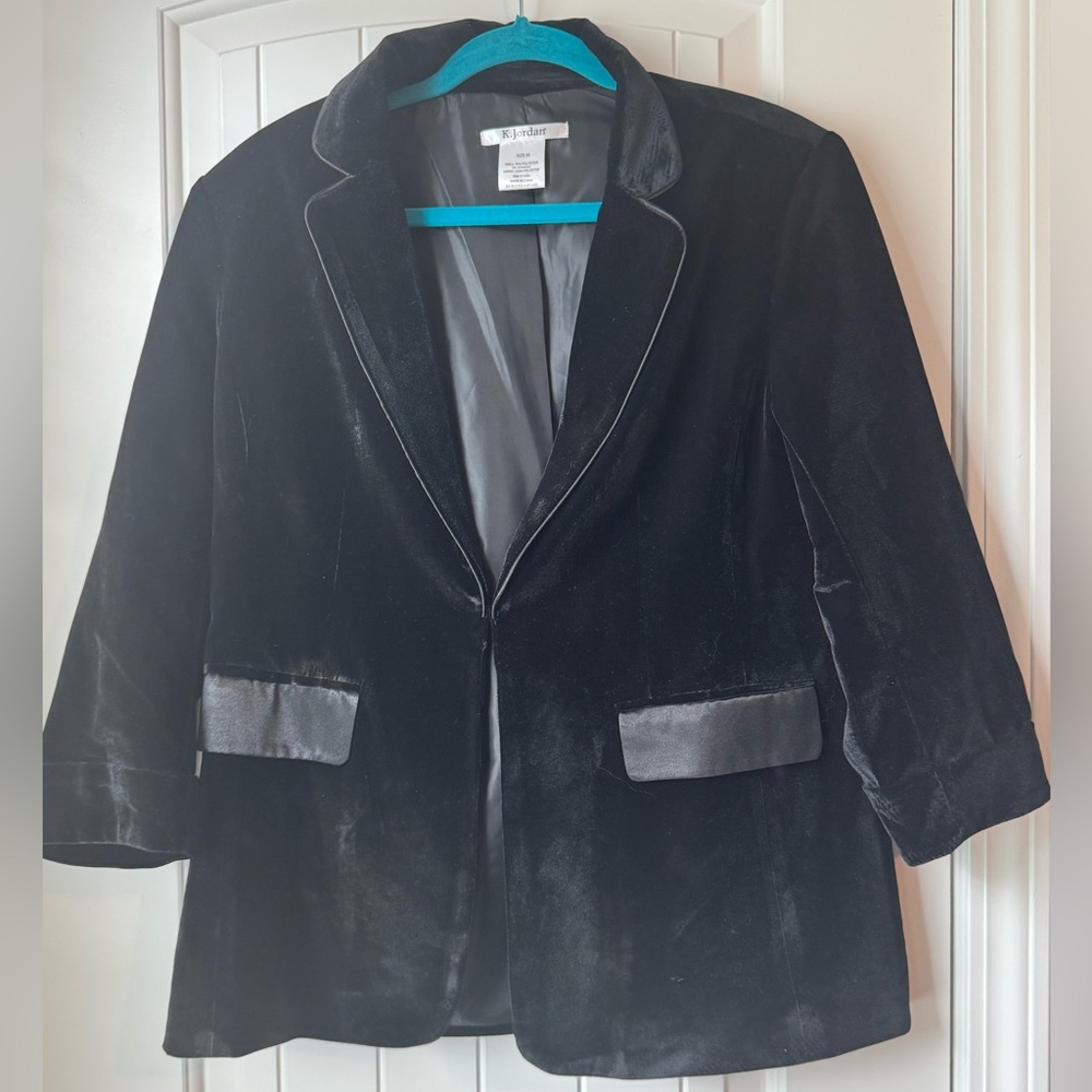 Velvet & Satin Blazer, perfect for the holidays! NWOT!